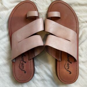 Free People Slip On Leather Toe Ring Sandals Size 6